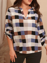 Blusa Feminina Plus Size Xadrez Decote V Entalhado