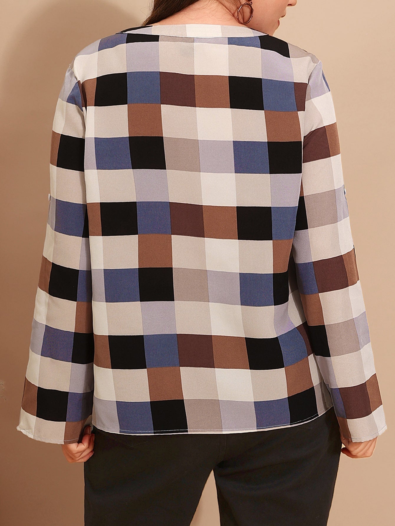 Blusa Feminina Plus Size Xadrez Decote V Entalhado