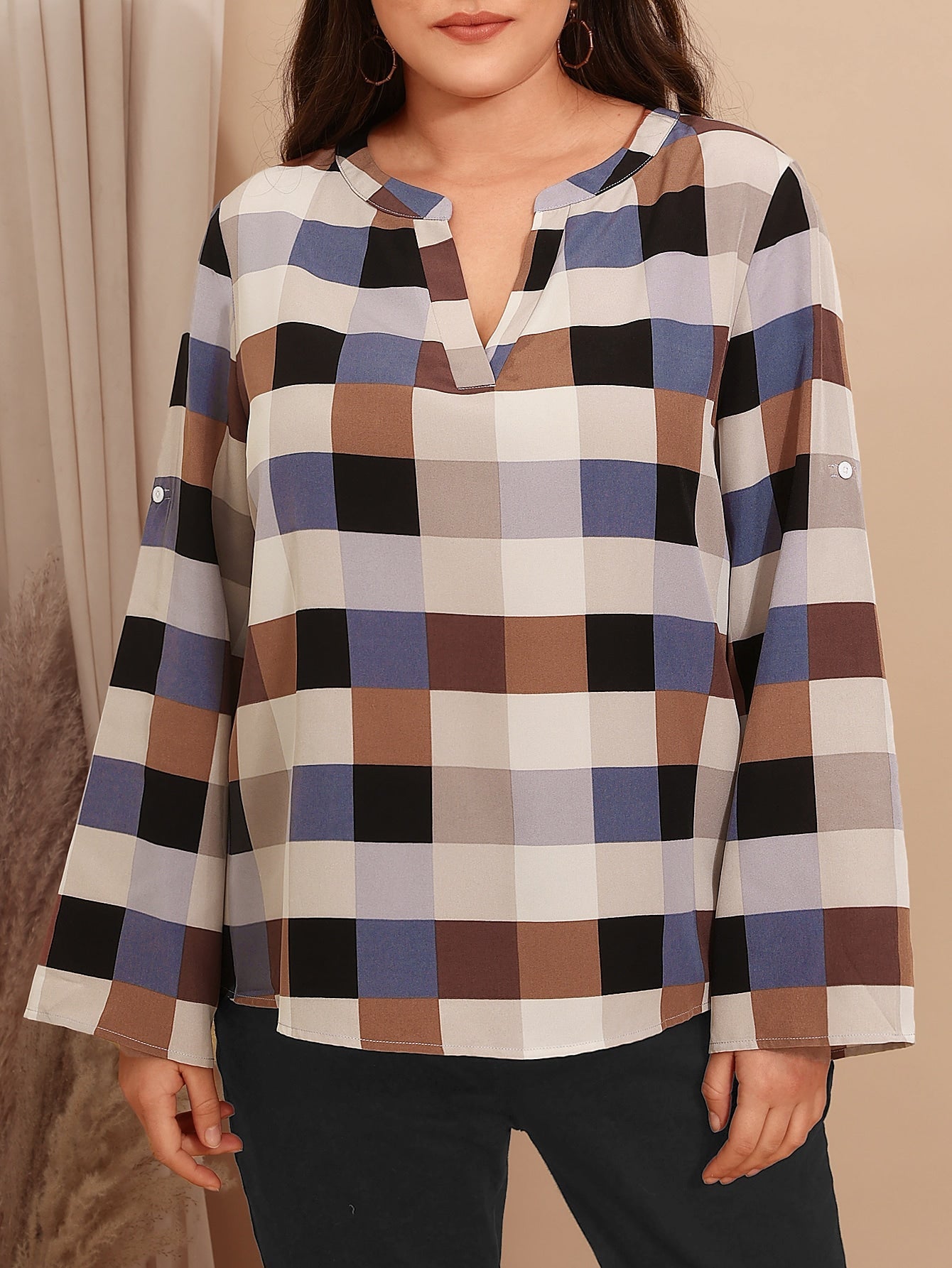 Blusa Feminina Plus Size Xadrez Decote V Entalhado