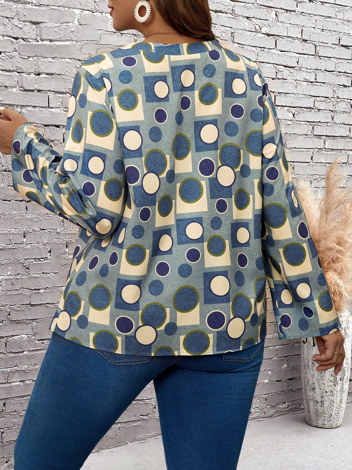 Blusa Feminina Plus Size Xadrez Decote V Entalhado