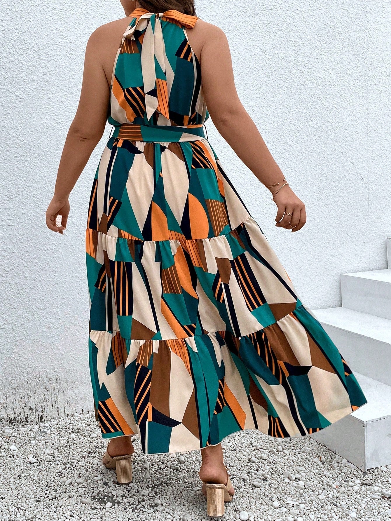 Vestido Feminino Plus Size Sem Mangas com Cinto