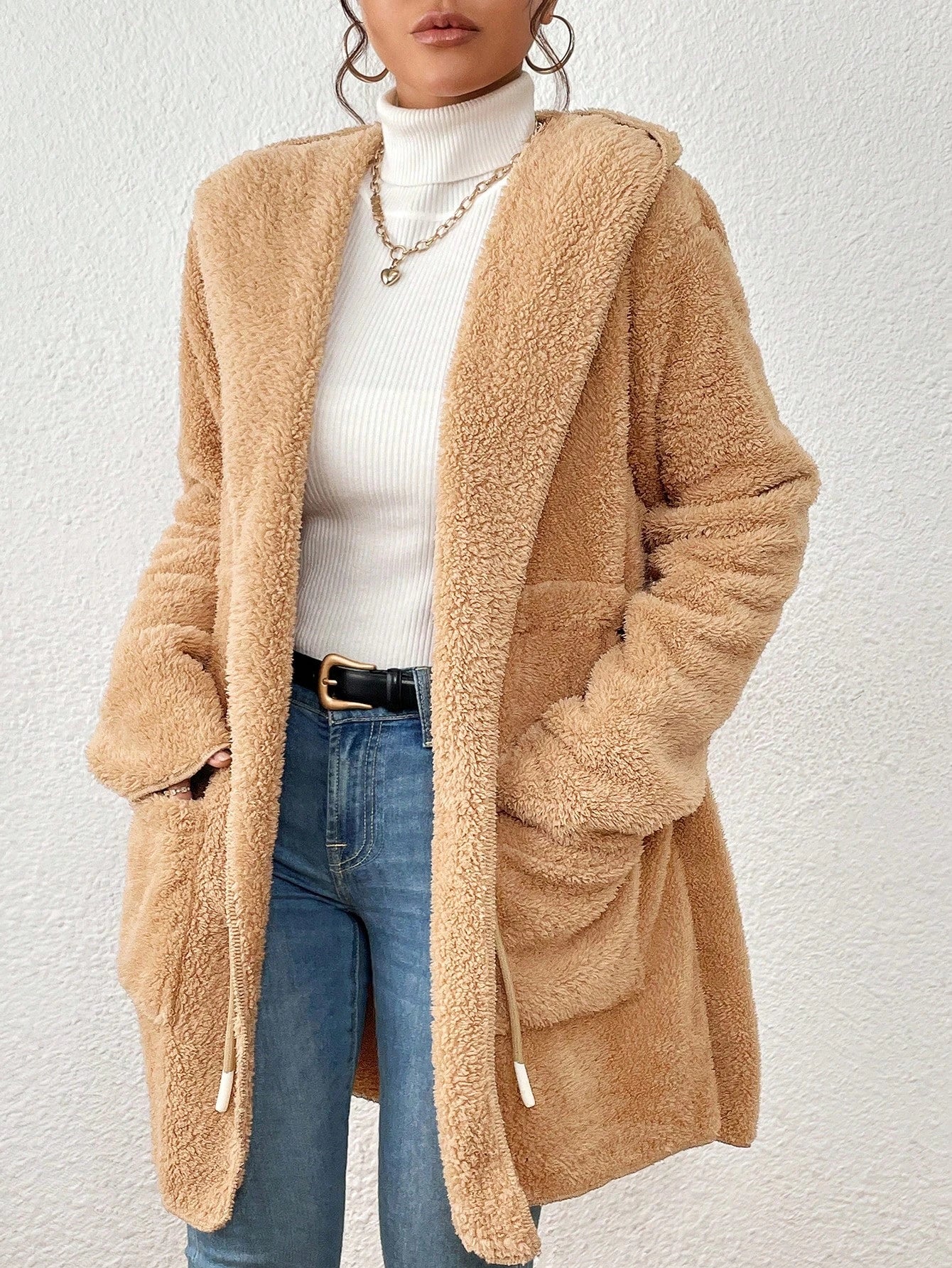 Casaco Feminino Inverno Peluciado com Capuz e Bolsos