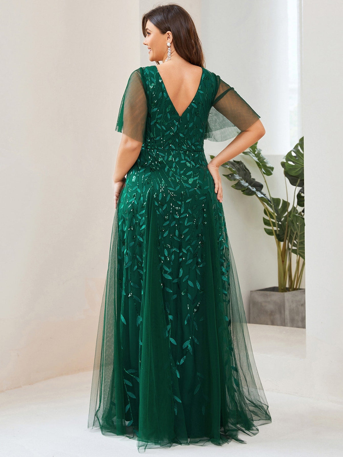 Vestido Feminino Plus Size em Malha Transpassada Elegante