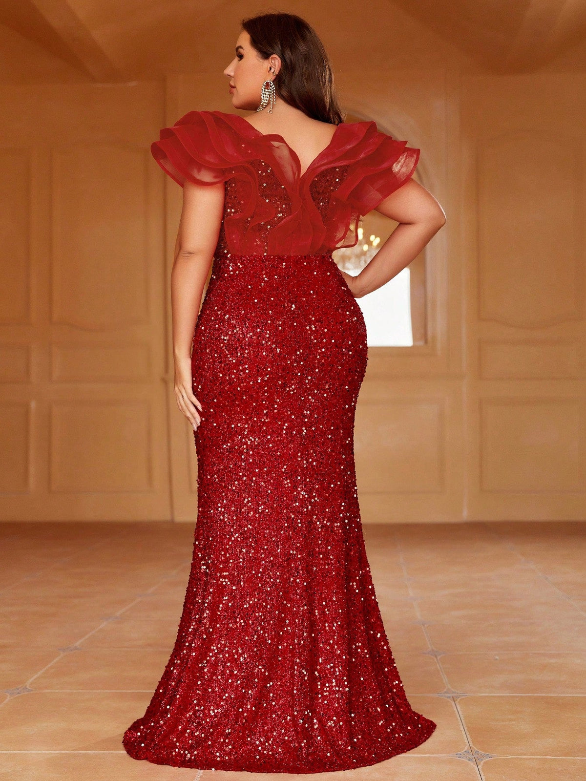Vestido Feminino Plus Size Elegante com Manga em Camadas Dakota
