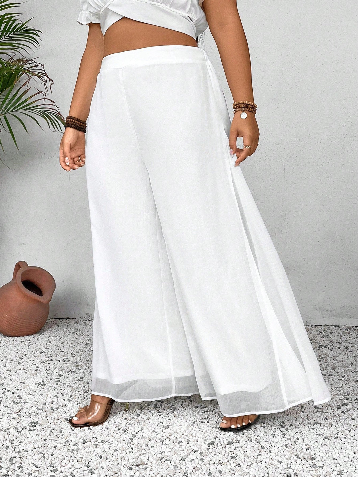 Calça Feminina Plus Size com Cintura Elastica e Detalhe em Corte Fluido