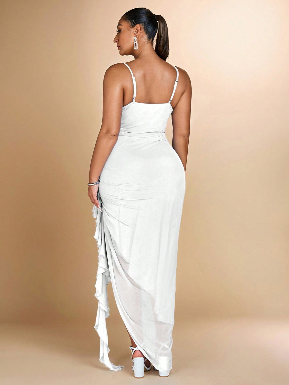 Vestido Feminino Plus Size com Babado na Fenda e Alcas Finas
