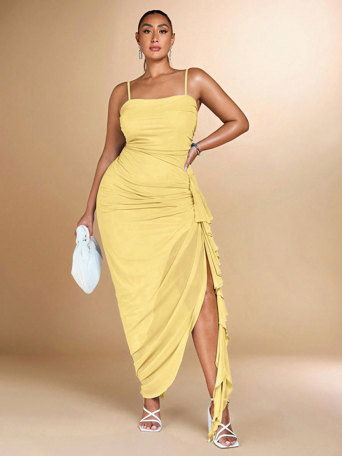 Vestido Feminino Plus Size com Babado na Fenda e Alcas Finas