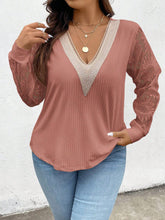 Blusa Feminina Plus Size em Gola V com Manga Bordada