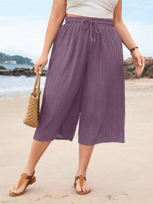Calça Feminina Plus Size 3/4 Texturizada com Amarra