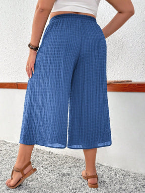 Calça Feminina Plus Size 3/4 Texturizada com Amarra