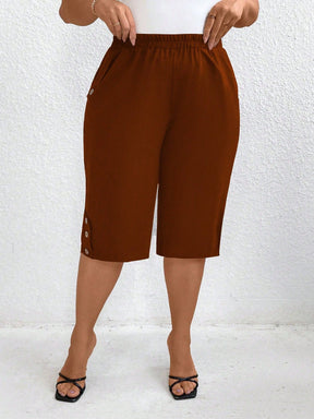 Calça Feminina Plus Size Curta Capri com Botoes Laterais