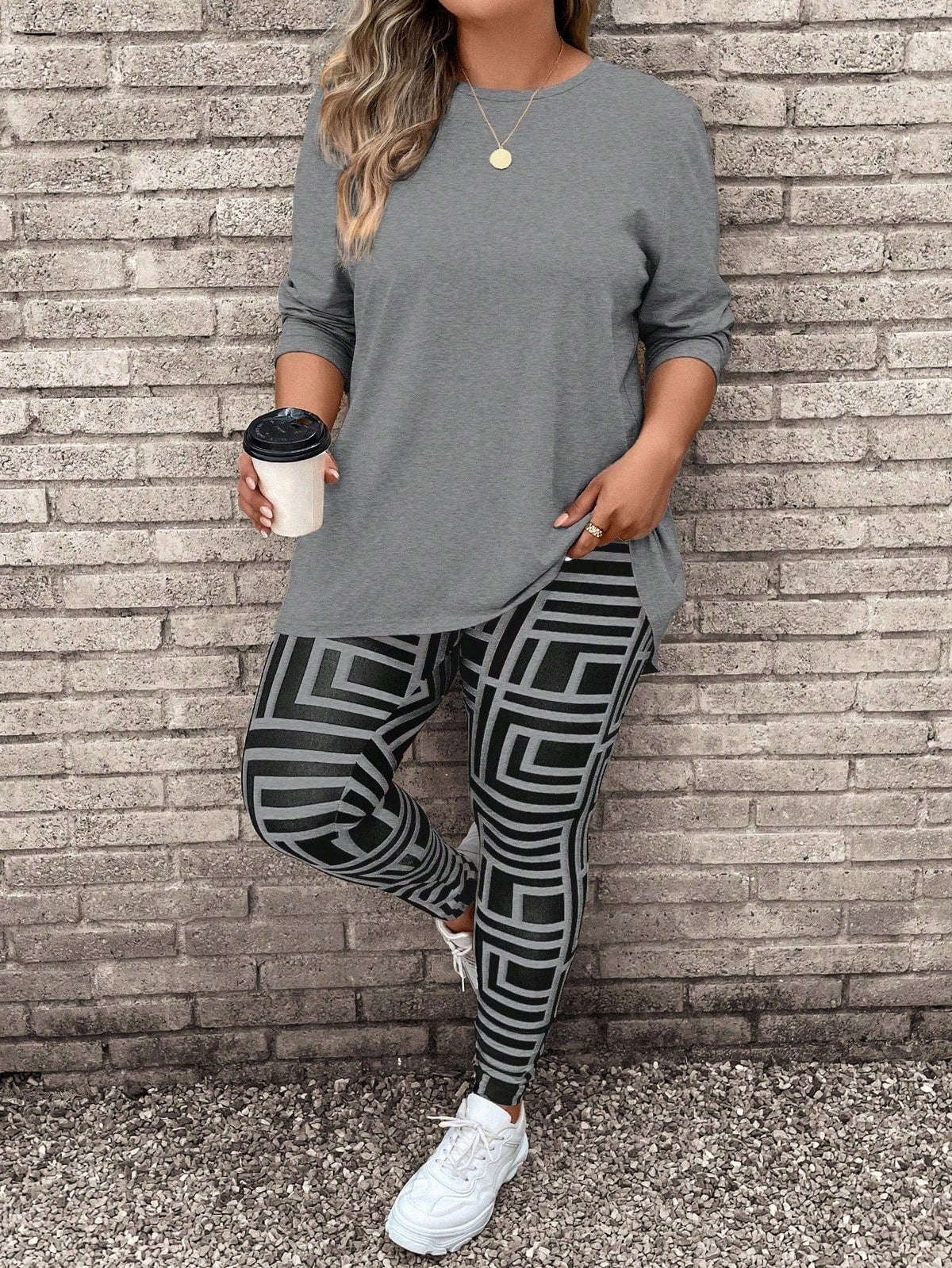 Conjunto Feminino Plus Size Comprido com Calça Estampada