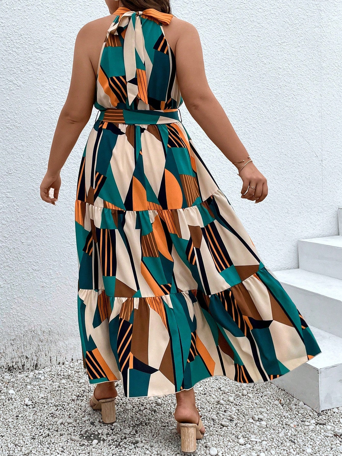 Vestido Feminino Plus Size Sem Mangas com Cinto