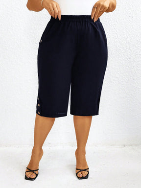 Calça Feminina Plus Size Curta Capri com Botoes Laterais